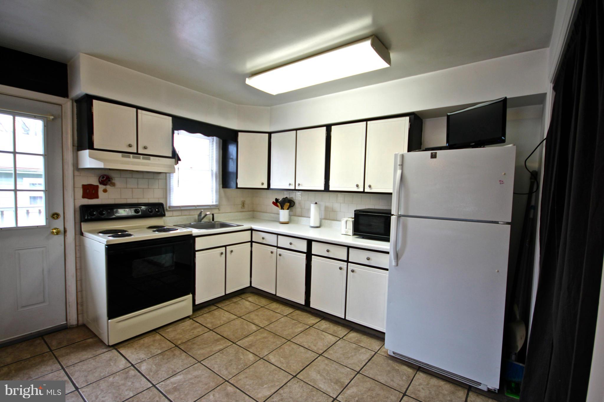 1915 Potomac Road Edgewater, MD 21037 - Photo 5 of 20 Kitchen