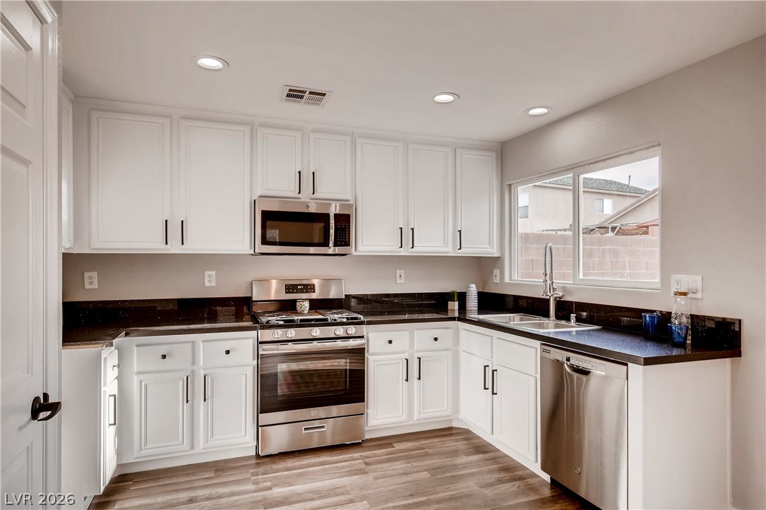 8645 Palomino Ranch Street Las Vegas, NV 89131 - Photo 8 of 27