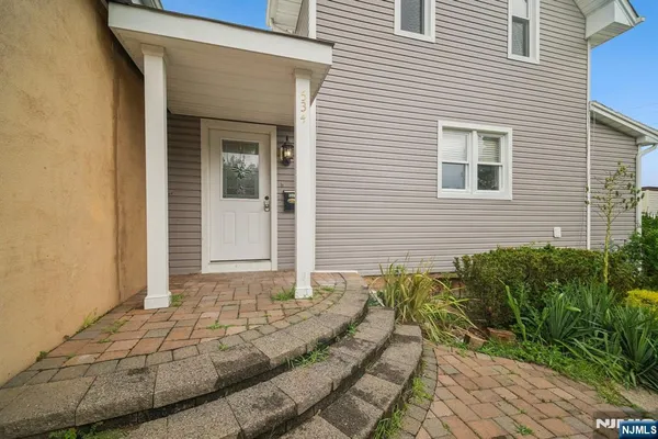 a view of a house with a backyard
