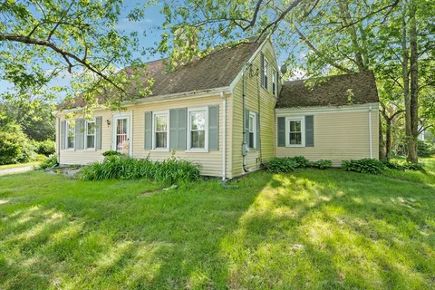$349,900 | 369 Washington Street, East Bridgewater, MA 02333