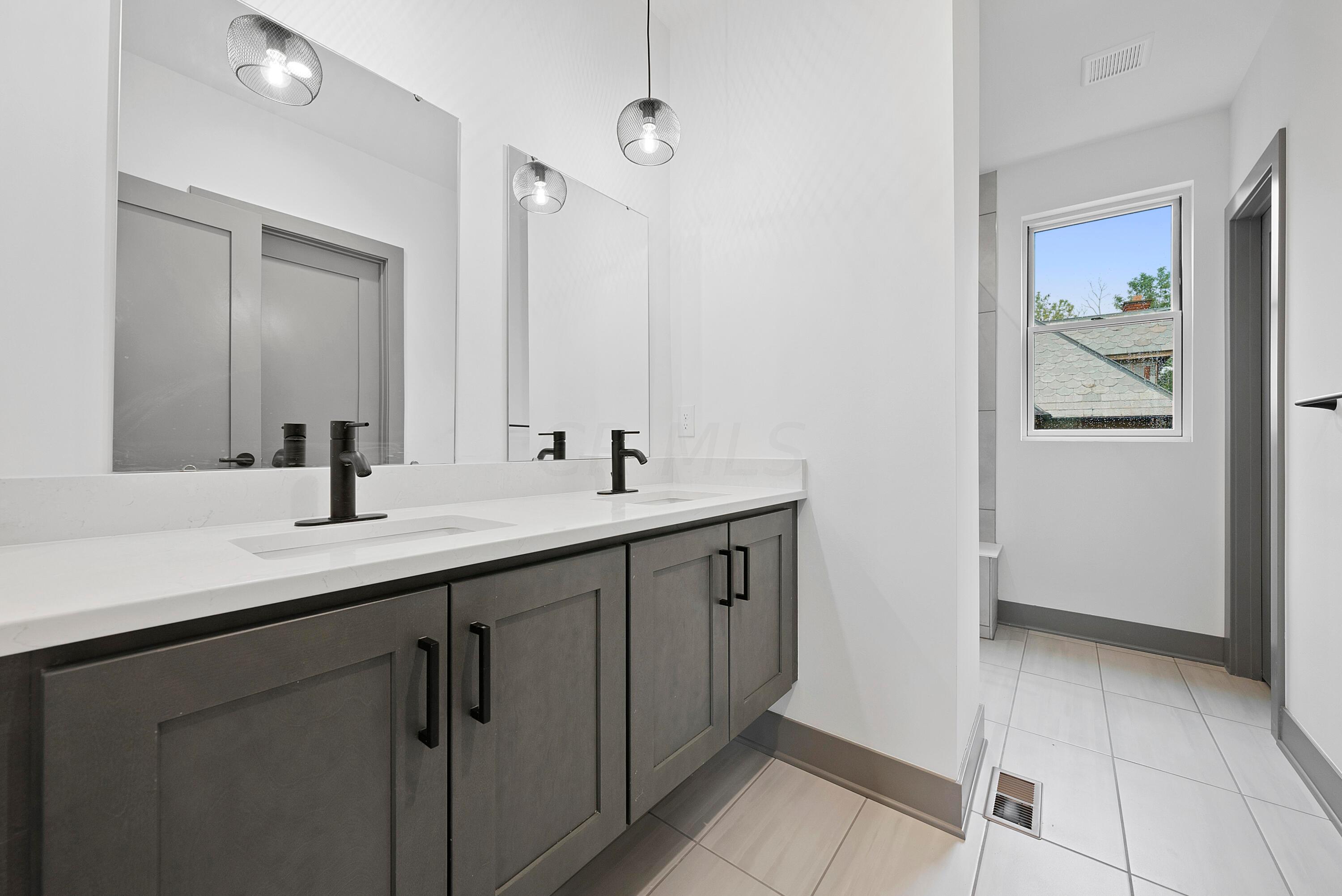 1072 Bryden Road, Unit 3 Columbus, OH 43205 - Photo 27 of 49 Owners Suite Bath
