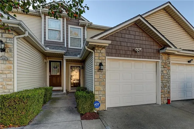 $214,900 | 204 North Pointe Lane, Raymore, MO 64083