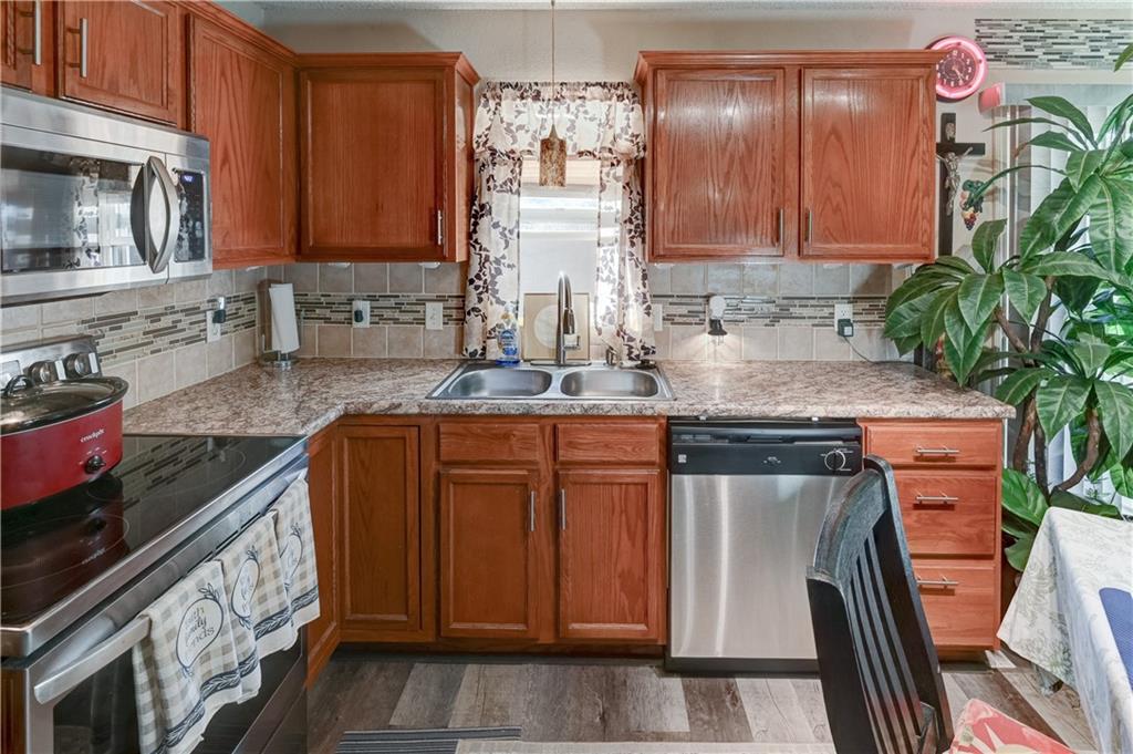 204 North Pointe Lane Raymore, MO 64083 - Photo 12 of 31