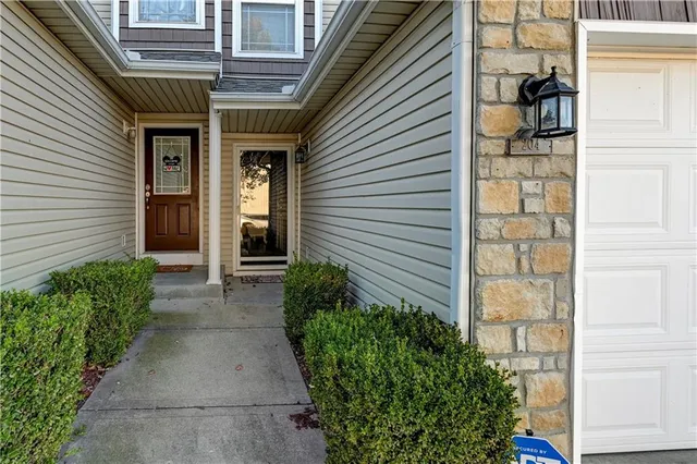 $214,900 | 204 North Pointe Lane, Raymore, MO 64083