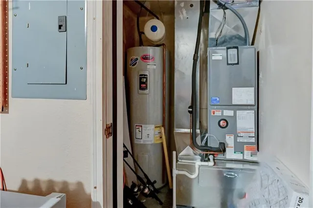 $214,900 | 204 North Pointe Lane, Raymore, MO 64083