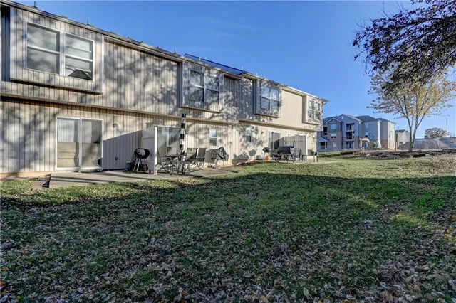 $214,900 | 204 North Pointe Lane, Raymore, MO 64083