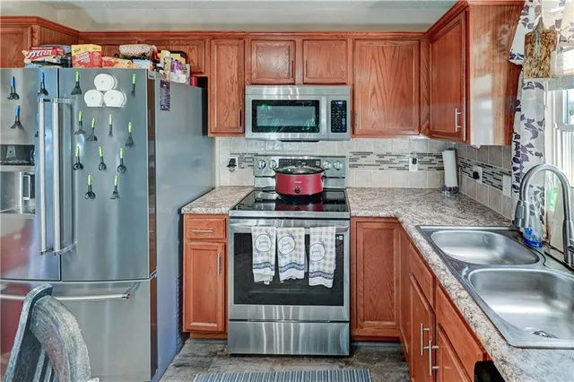 $214,900 | 204 North Pointe Lane, Raymore, MO 64083