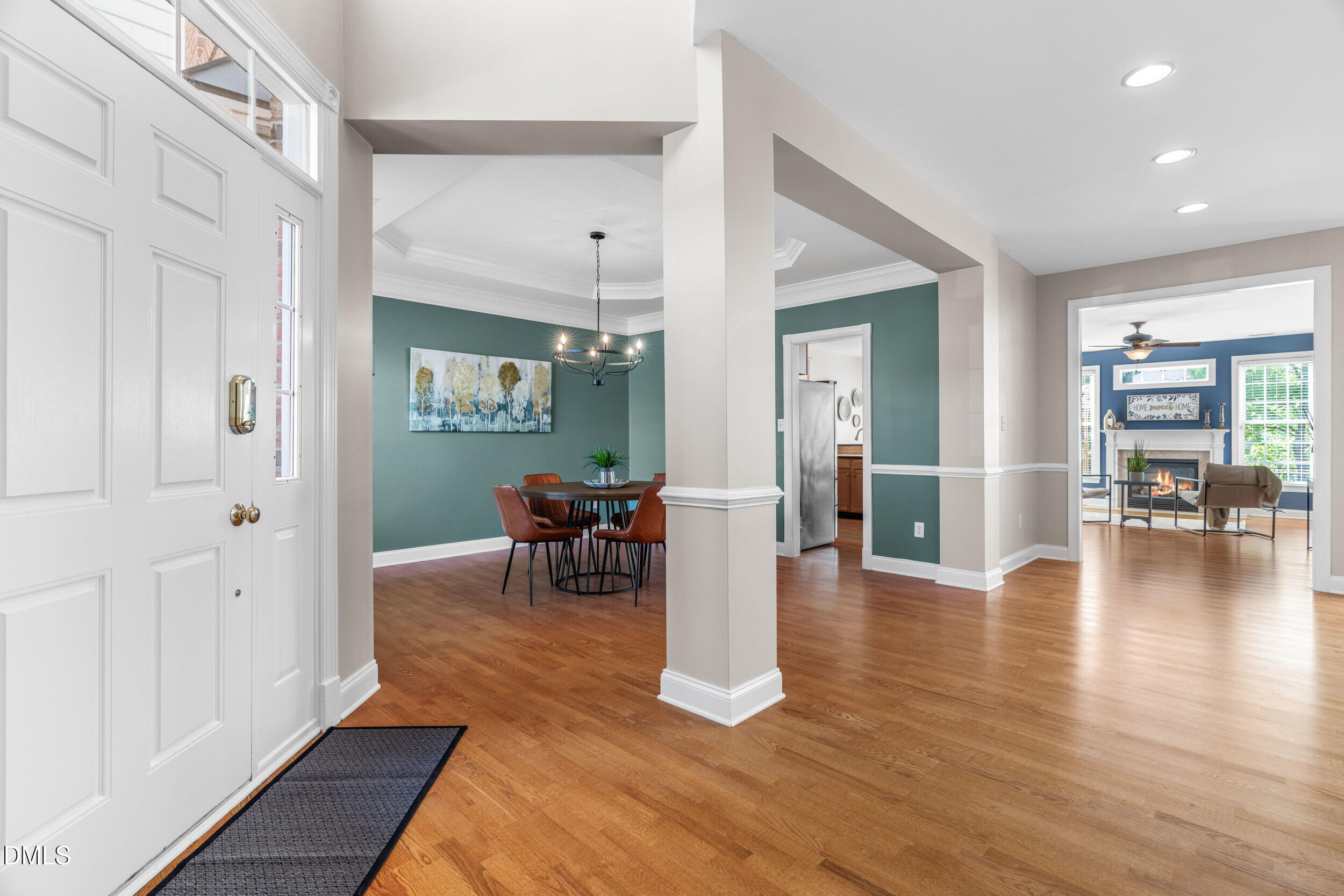 9113 White Eagle Court Raleigh, NC 27617 - Photo 9 of 58 Foyer