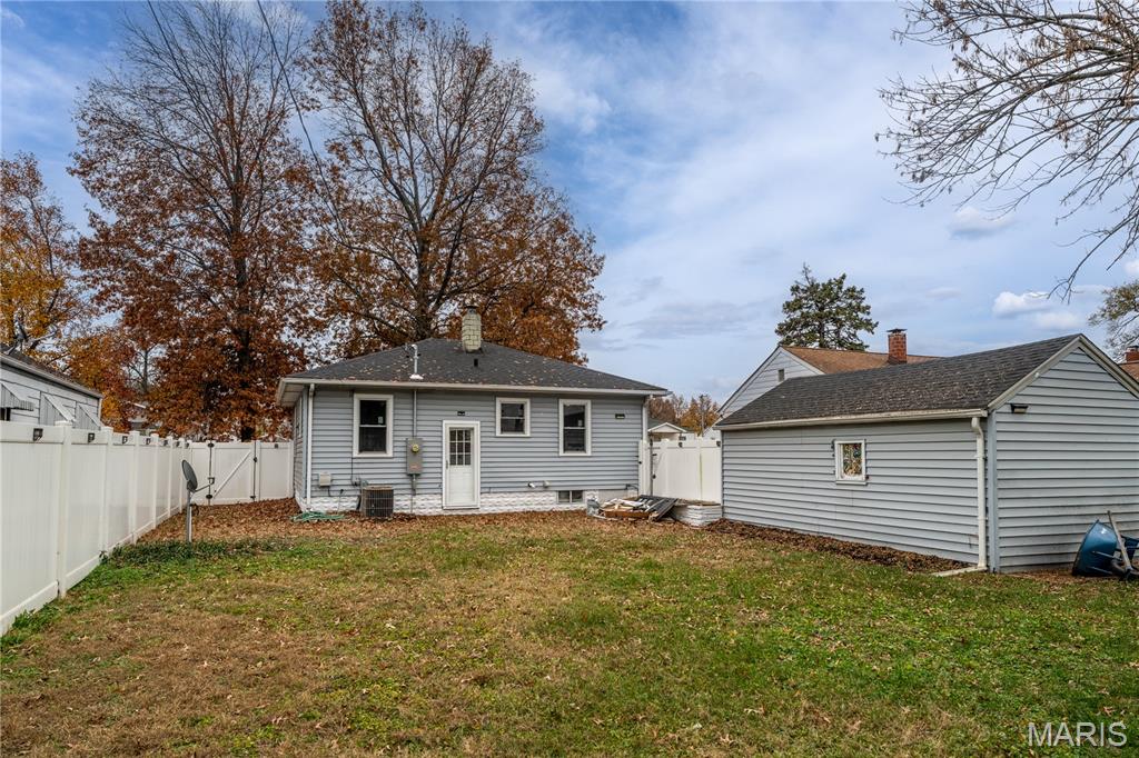 2521 Adams Street Granite City, IL 62040 - Photo 4 of 24