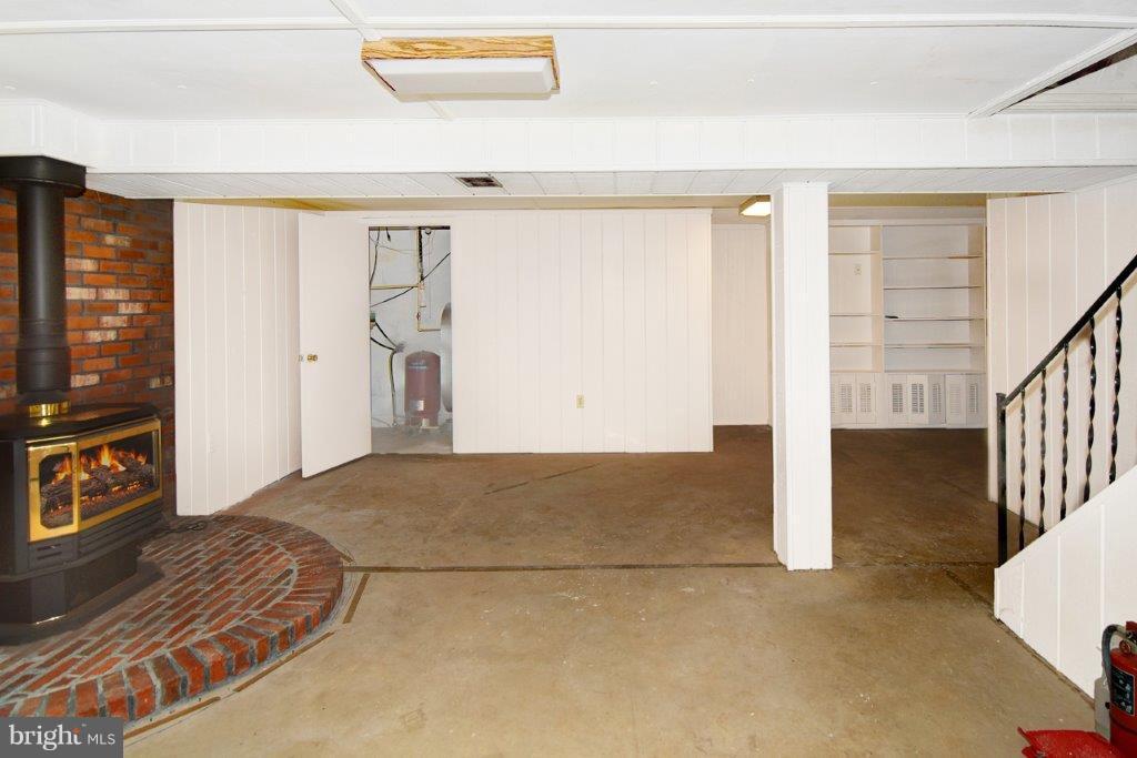 79 Otter Point Road Elkton, MD 21921 - Photo 15 of 22 20 x 13 Family-room with Propane Stove