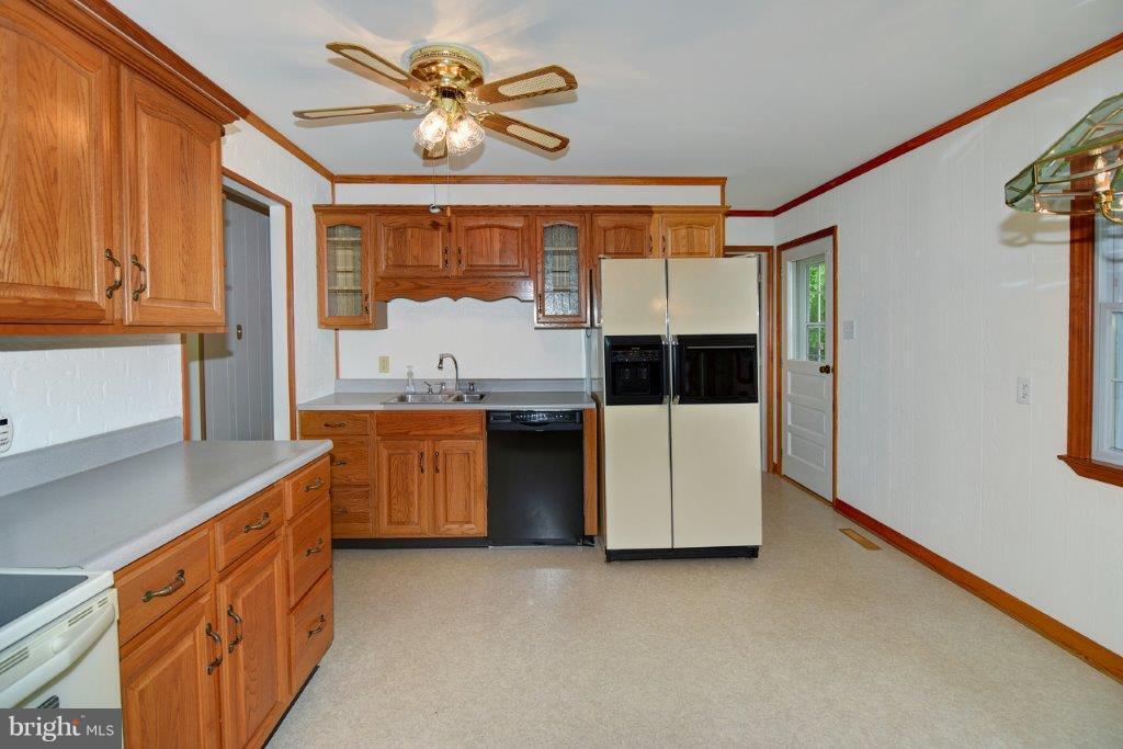 79 Otter Point Road Elkton, MD 21921 - Photo 8 of 22 All Appliances Stay -Cullligan Water Conditioner