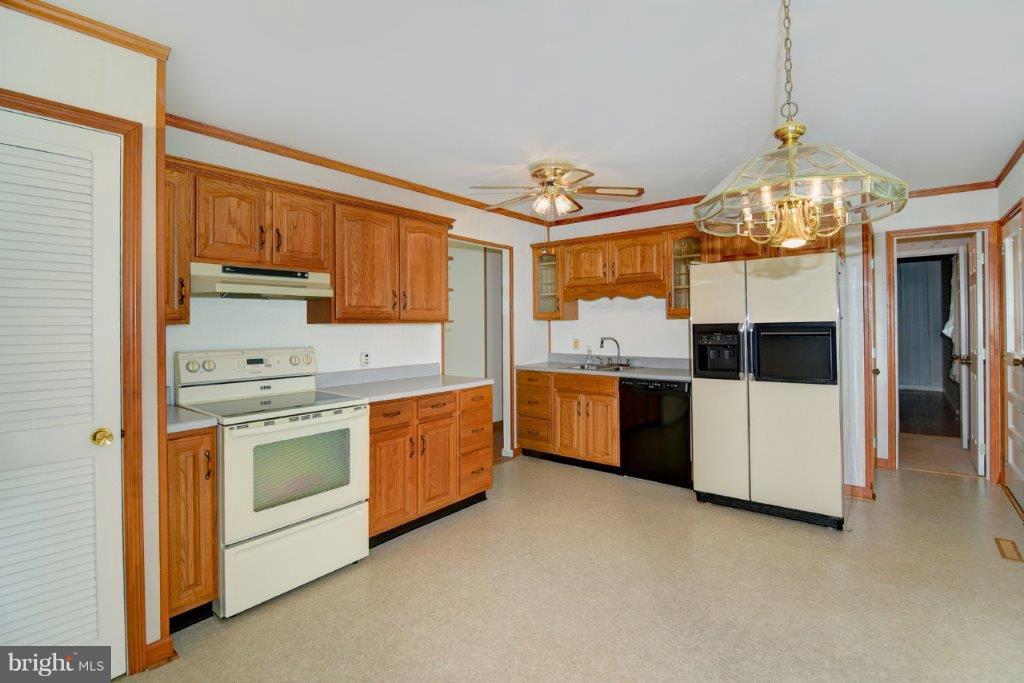 79 Otter Point Road Elkton, MD 21921 - Photo 9 of 22 Spacious Kitchen- Lots of Cabinets-Freshly Painted