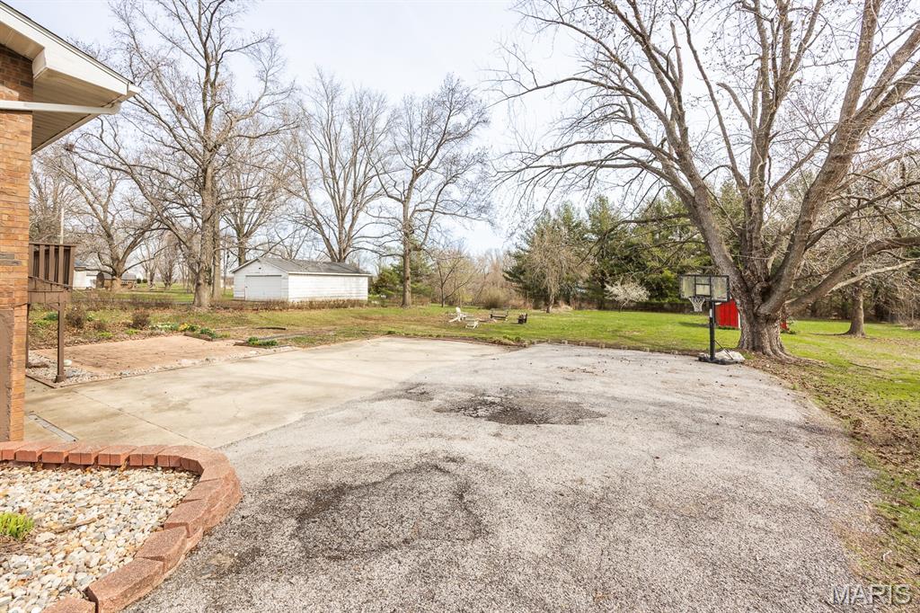 2340 Marine Road Highland, IL 62249 - Photo 27 of 39