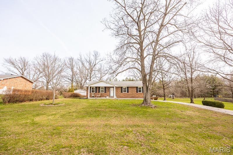 2340 Marine Road Highland, IL 62249 - Photo 3 of 39