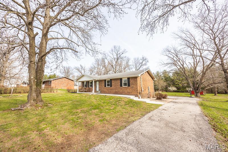 2340 Marine Road Highland, IL 62249 - Photo 4 of 39