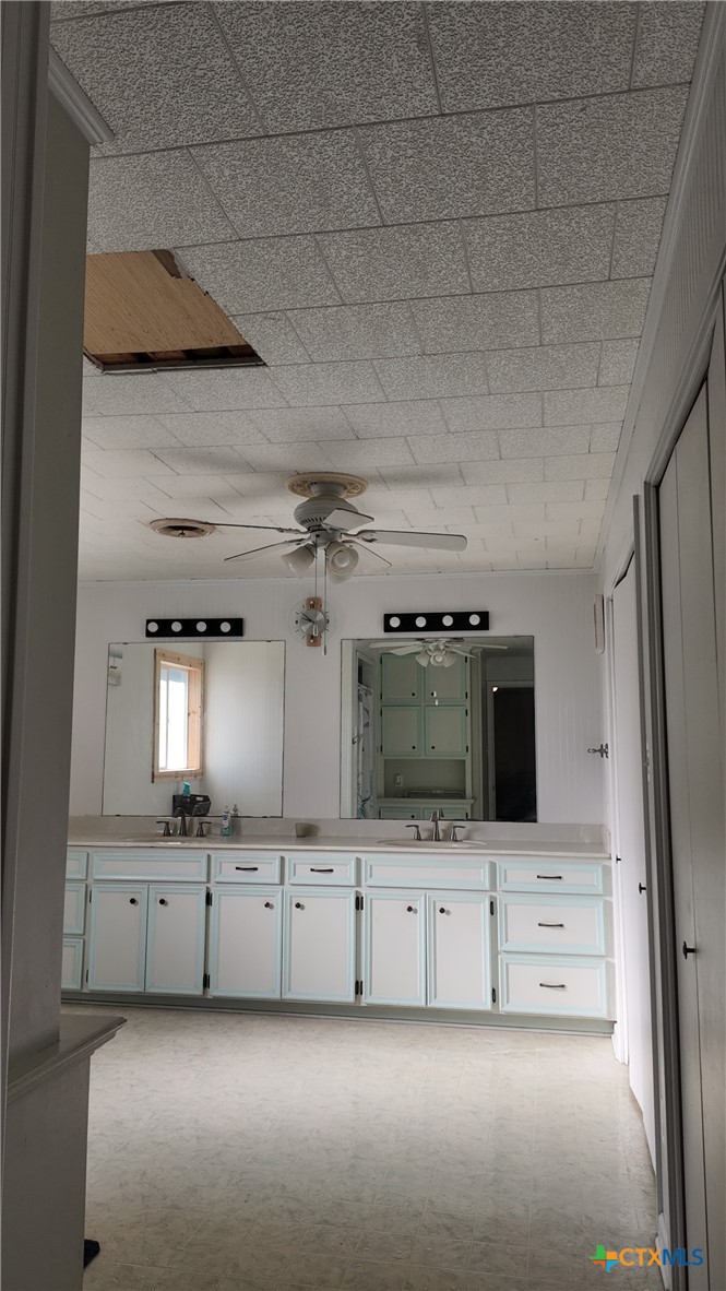 408 Walnut Street Yoakum, TX 77995 - Photo 16 of 26