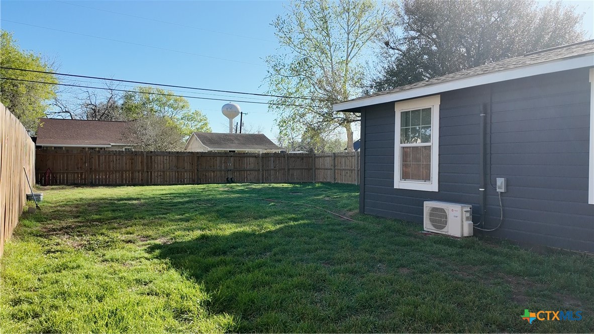 408 Walnut Street Yoakum, TX 77995 - Photo 20 of 26