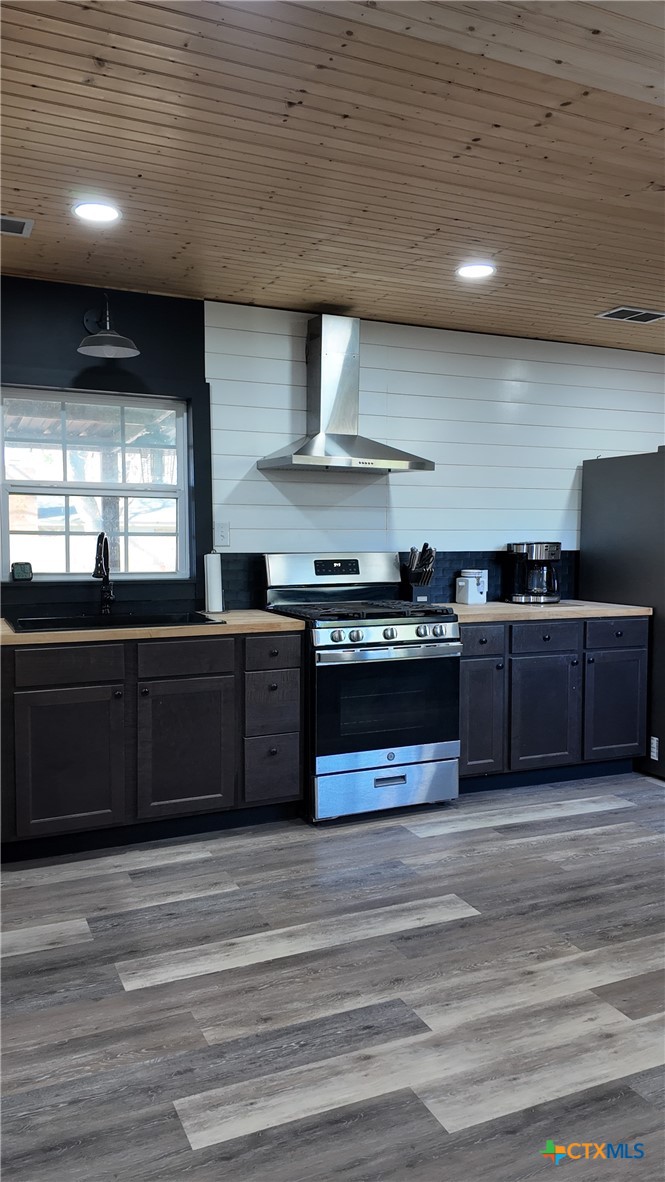 408 Walnut Street Yoakum, TX 77995 - Photo 6 of 26