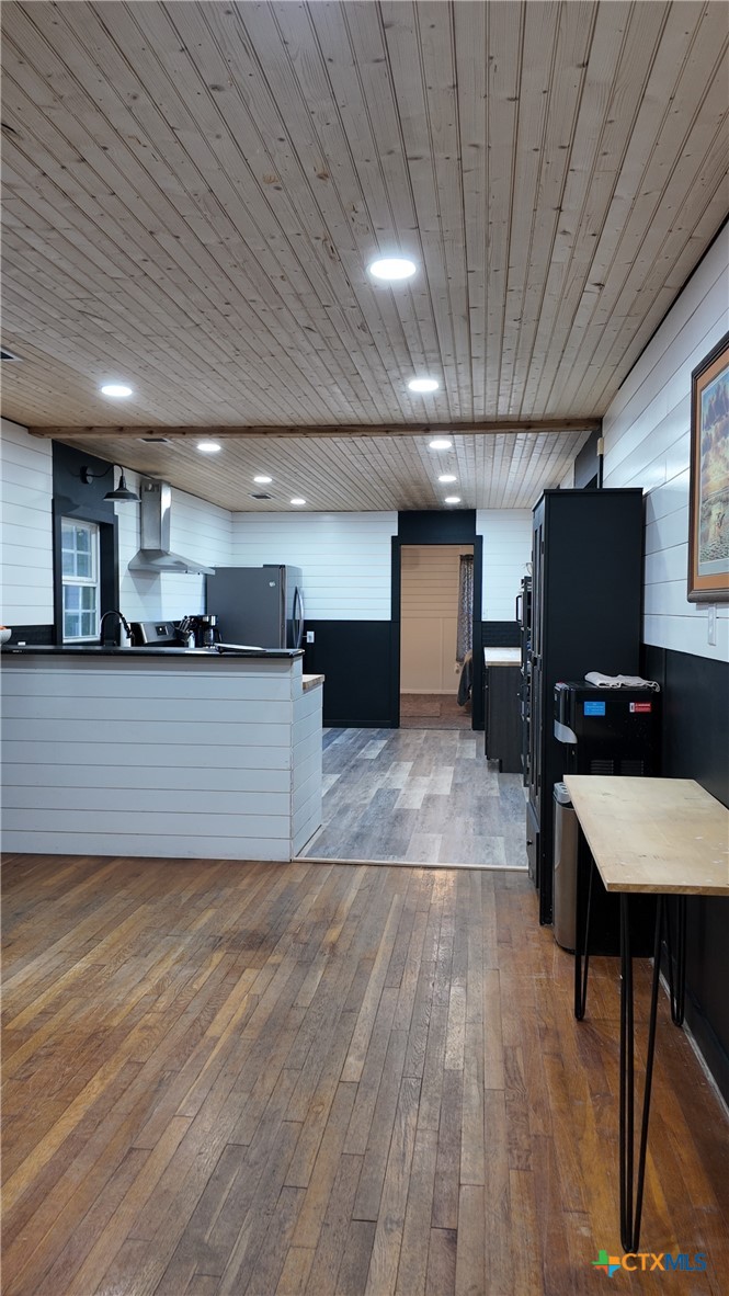 408 Walnut Street Yoakum, TX 77995 - Photo 8 of 26