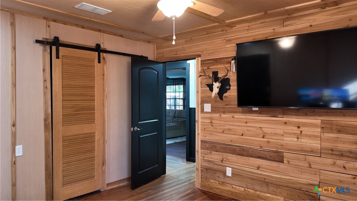 408 Walnut Street Yoakum, TX 77995 - Photo 10 of 26