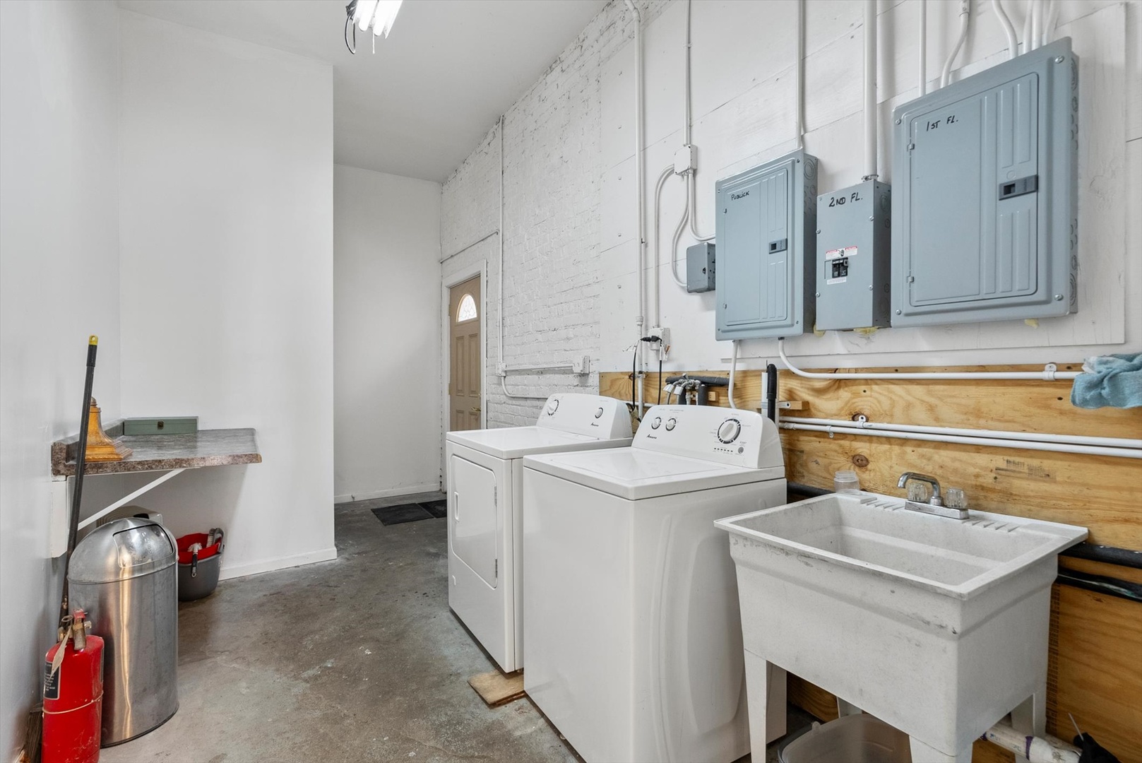 6118 West Addison Street Chicago, IL 60634 - Photo 16 of 35 a utility room with dryer and washer