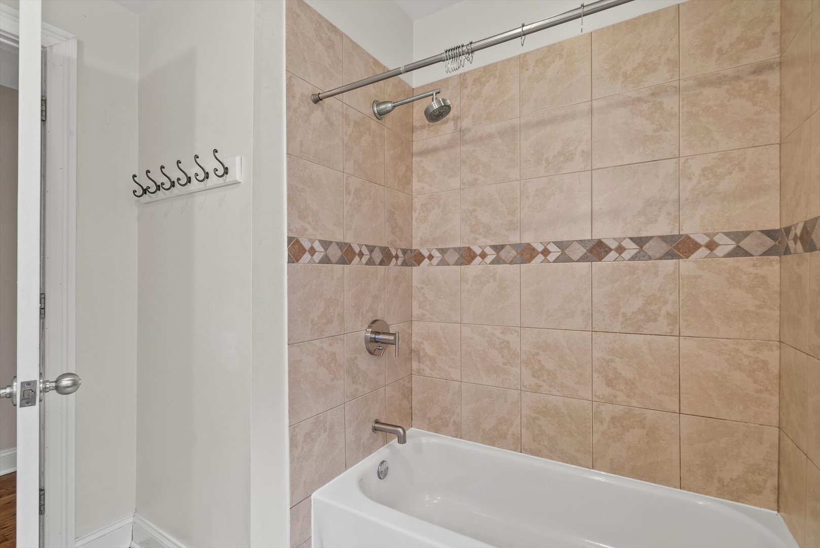 6118 West Addison Street Chicago, IL 60634 - Photo 27 of 35 a bathroom with a shower and a bathtub