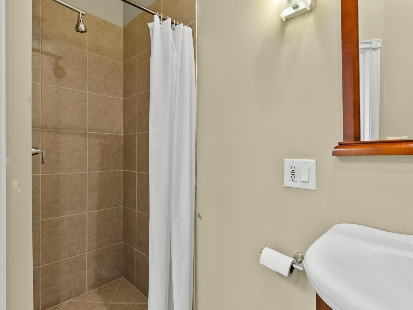 6118 West Addison Street Chicago, IL 60634 - Photo 8 of 35 a bathroom with a shower and a toilet