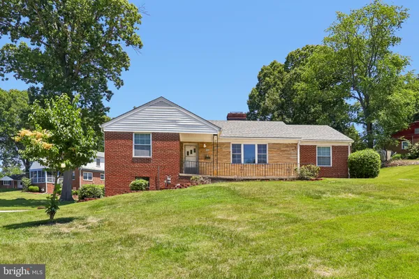 $645,000 | 400 Southwest Drive, Silver Spring, MD 20901