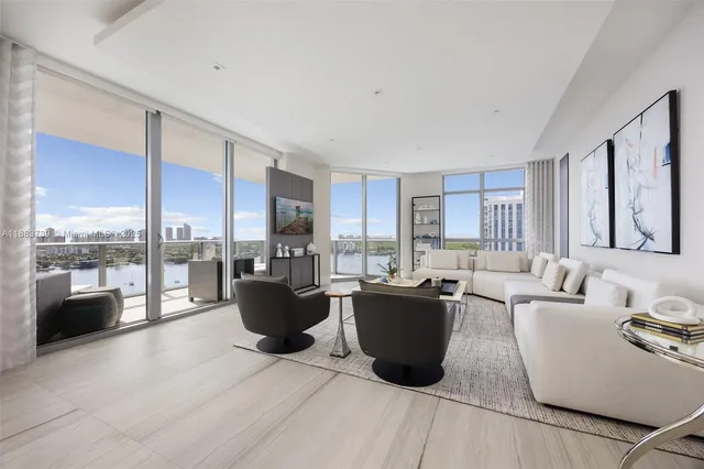 $12,500 | 17301 Biscayne Boulevard, Unit 2009, North Miami Beach, FL 33160