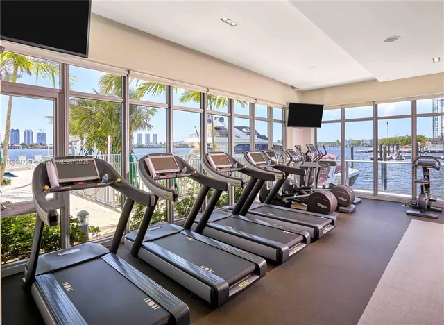 $12,500 | 17301 Biscayne Boulevard, Unit 2009, North Miami Beach, FL 33160