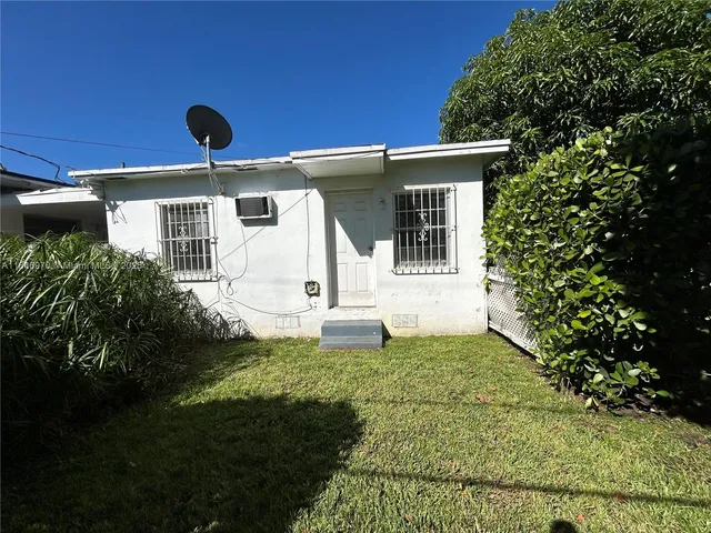 $1,575 | 601 Northwest 90th Street, Unit 13, Miami, FL 33150