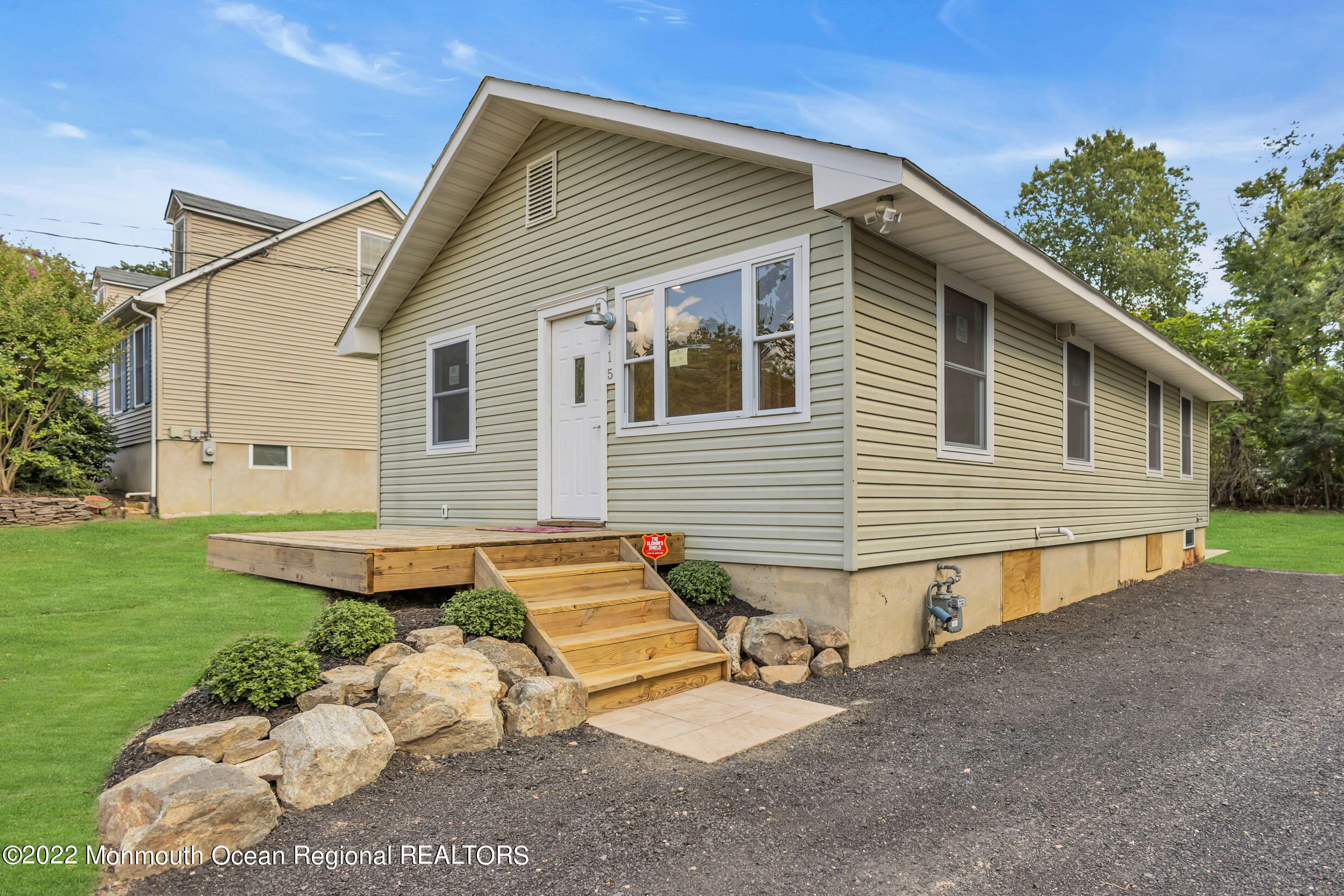 a view of a house with backyard and a garden