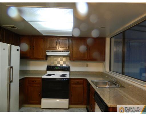 34 B Haddon Road Monroe Township, NJ 08831 - Photo 3 of 10