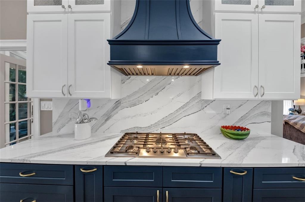 526 Hill Street Southeast Atlanta, GA 30312 - Photo 27 of 81 a kitchen with a stove and cabinets