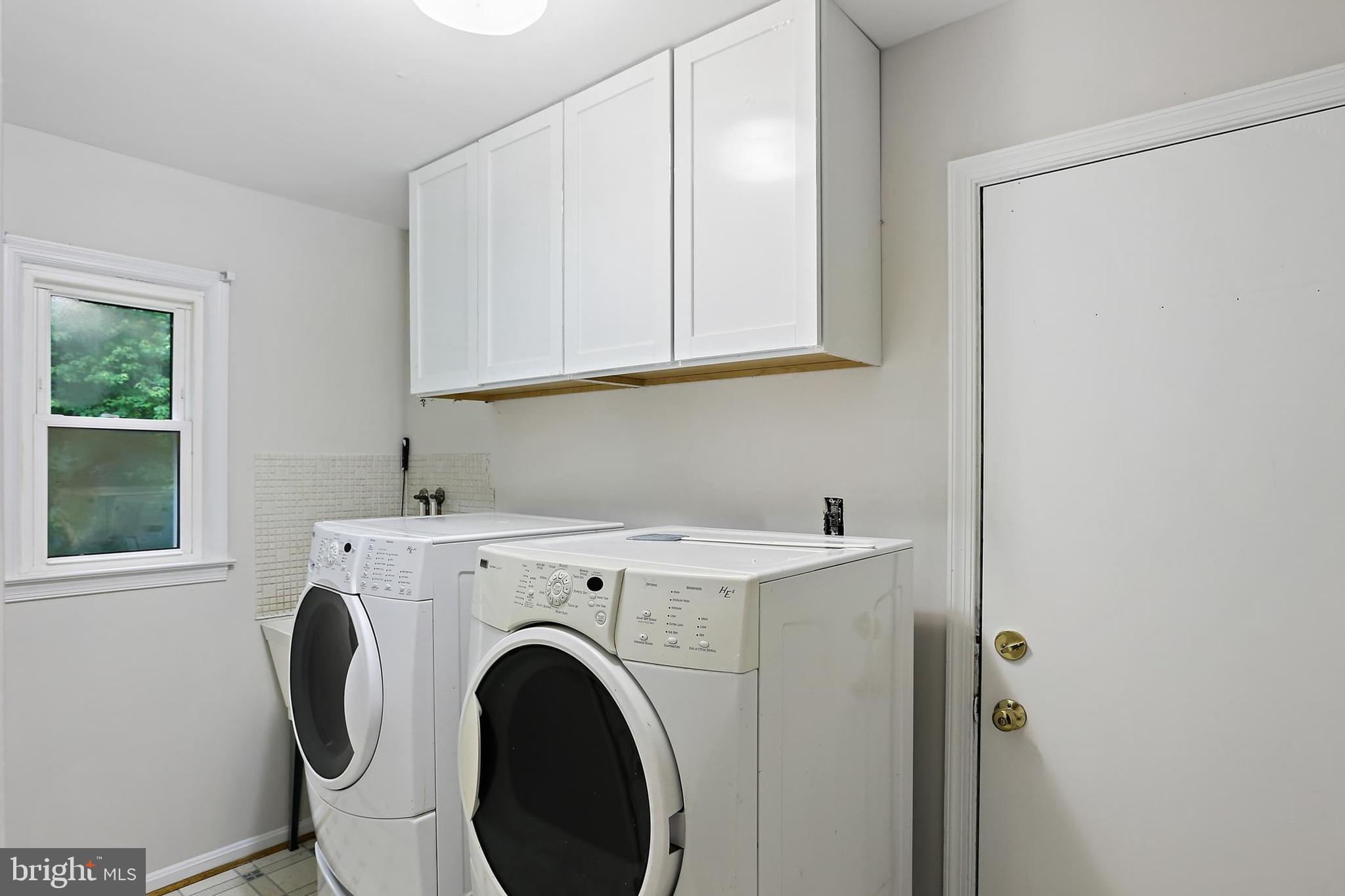 15504 Williston Road Silver Spring, MD 20905 - Photo 16 of 41 a utility room with dryer and washer