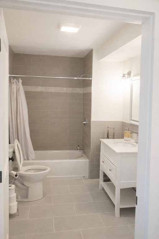 140 Ames Street, Unit 1 Sharon, MA 02067 - Photo 11 of 16 a bathroom with a sink a toilet and a bathtub