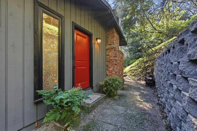 a view of a pathway with a house in front of it