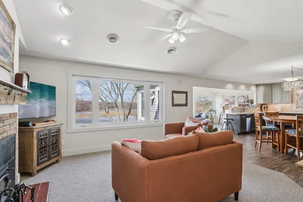 $834,900 | W10126 Schiefelbein Road, Poynette, WI 53955
