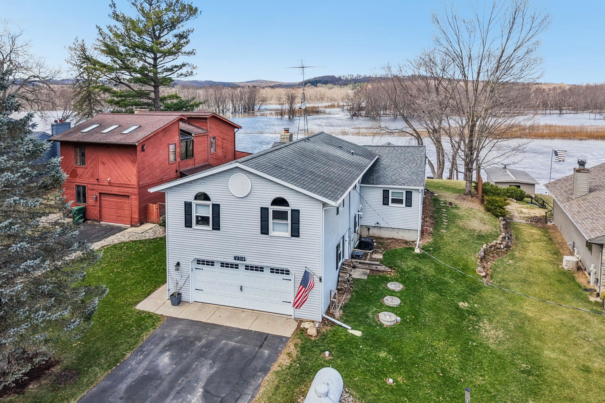 W10126 Schiefelbein Road Poynette, WI 53955 - Photo 2 of 42