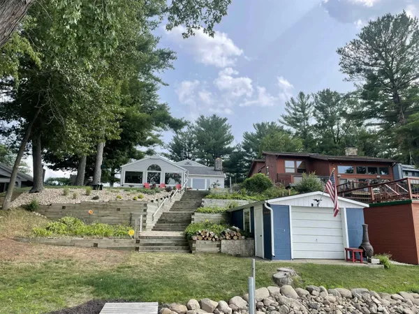 $834,900 | W10126 Schiefelbein Road, Poynette, WI 53955