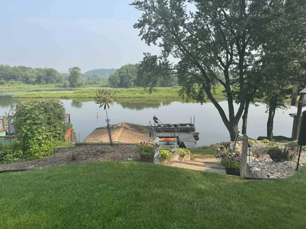 $834,900 | W10126 Schiefelbein Road, Poynette, WI 53955