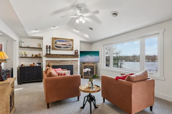$834,900 | W10126 Schiefelbein Road, Poynette, WI 53955