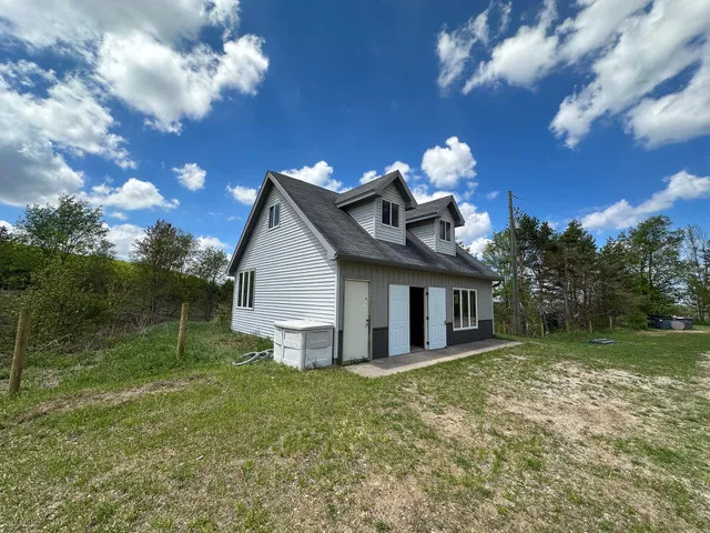 $575,000 | 5320 East 18 Road, Manton, MI 49663