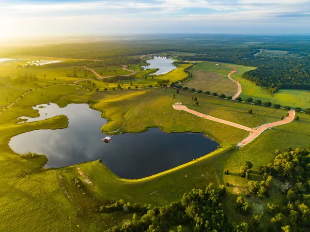 a view of an outdoor space and city view