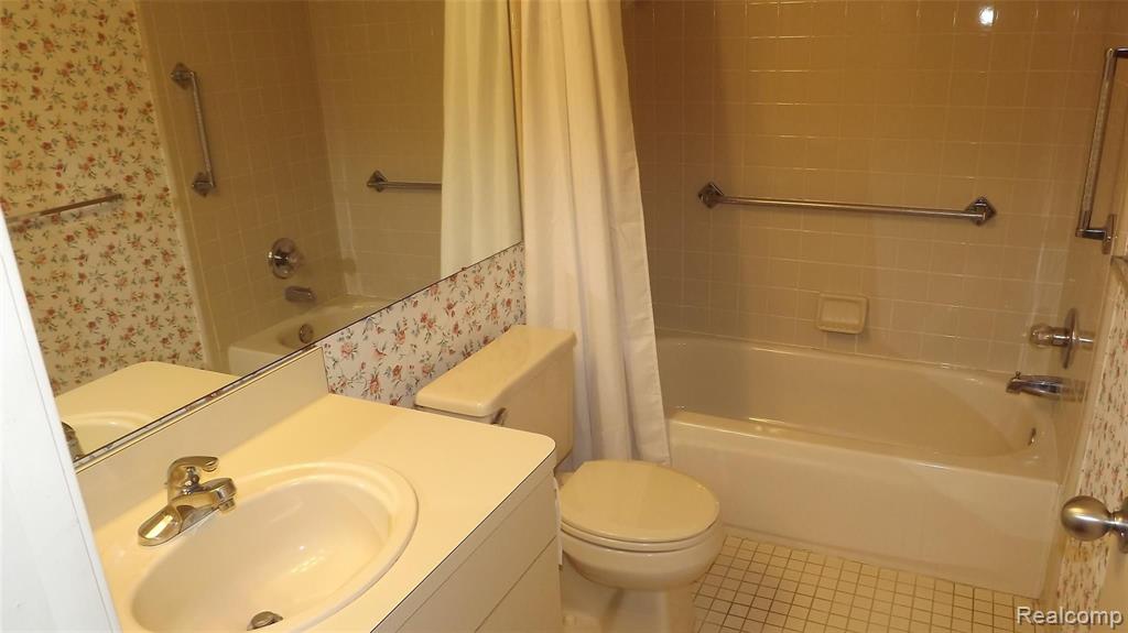 710 Preston Court, Unit 174 Rochester Hills, MI 48307 - Photo 10 of 19