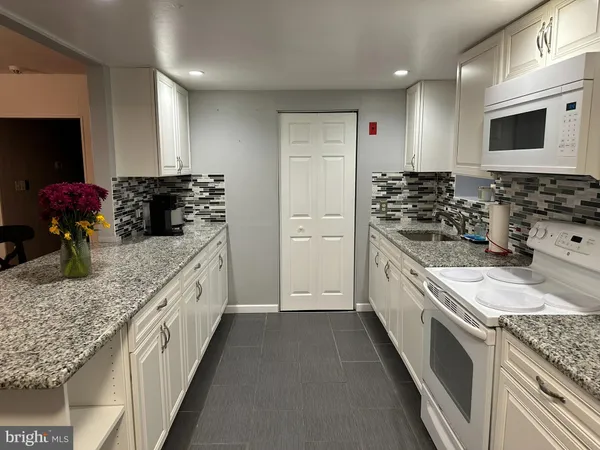 $349,900 | 4 East Clairmont Drive, Newark, DE 19702