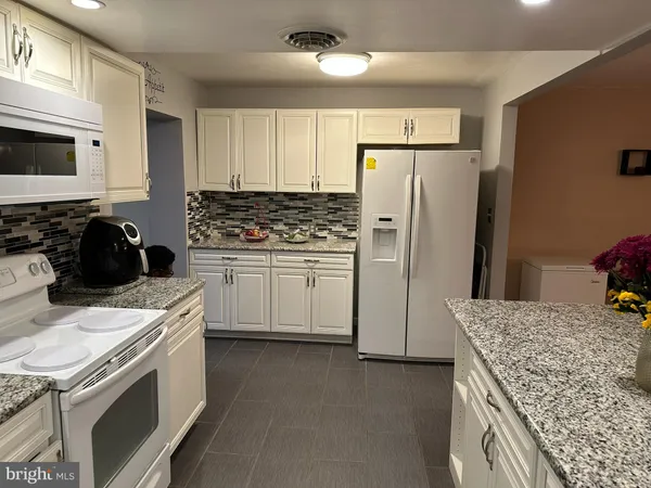 $349,900 | 4 East Clairmont Drive, Newark, DE 19702