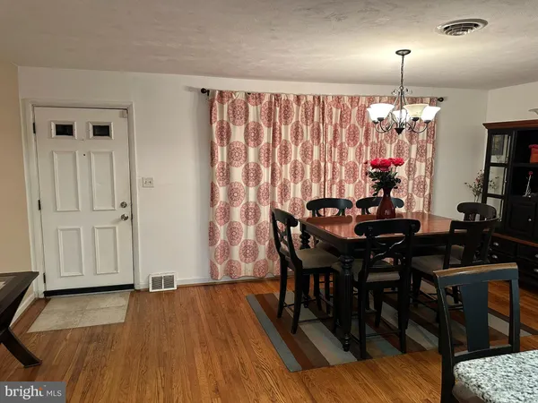 $349,900 | 4 East Clairmont Drive, Newark, DE 19702
