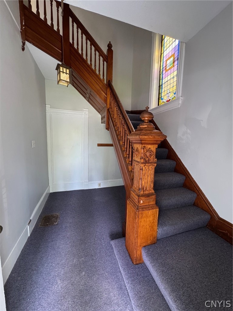521 Main Street Oneida, NY 13421 - Photo 15 of 31 Front entry to upper apartment