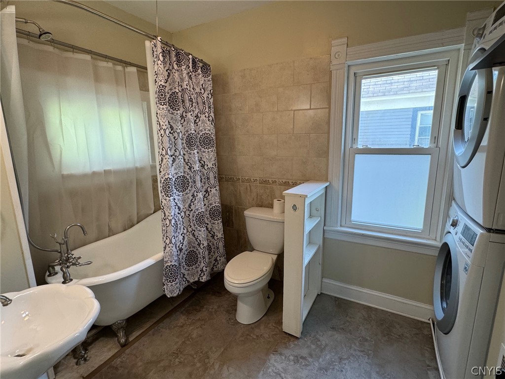 521 Main Street Oneida, NY 13421 - Photo 24 of 31 Upstairs - full bath with washer & dryer